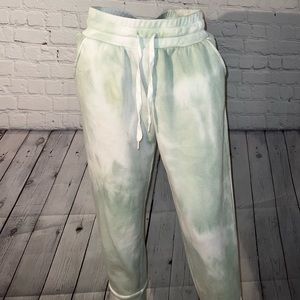 🏷 =$1 Love Streak Green & White Tye Dye Cuffed Sweatpants size L